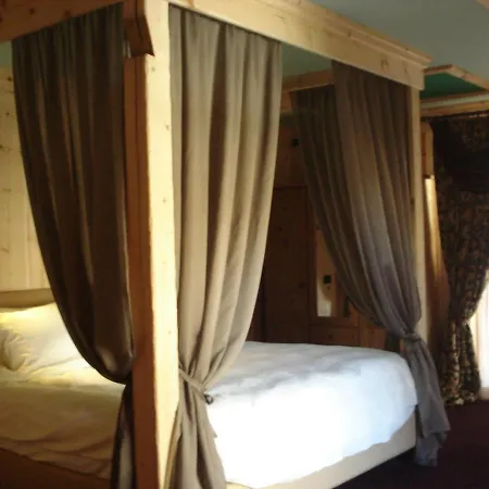 Relais Du Chateau Blanc Hotel 4*