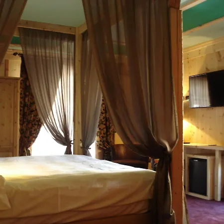 Relais Du Chateau Blanc 4*