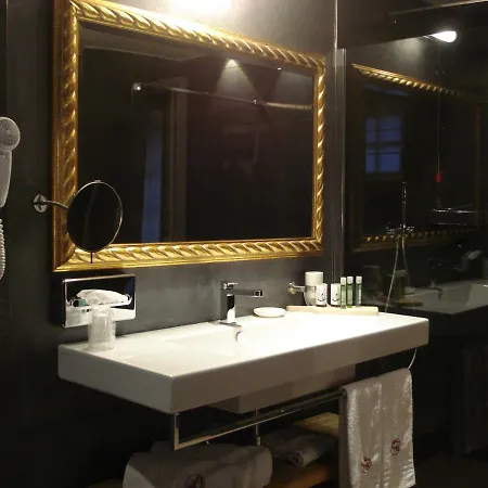 Relais Du Chateau Blanc Hotel