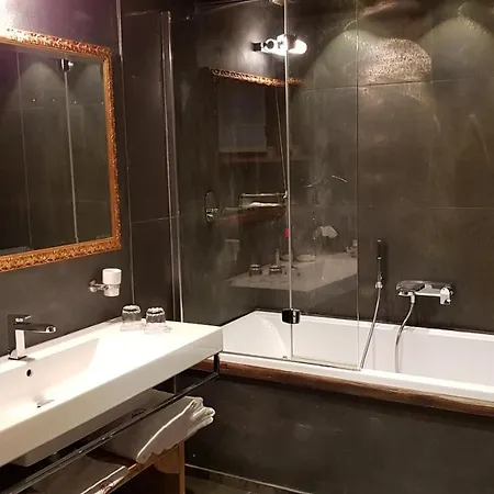 Relais Du Chateau Blanc Hotel 4*