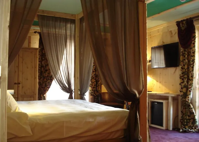 Relais Du Chateau Blanc 4*