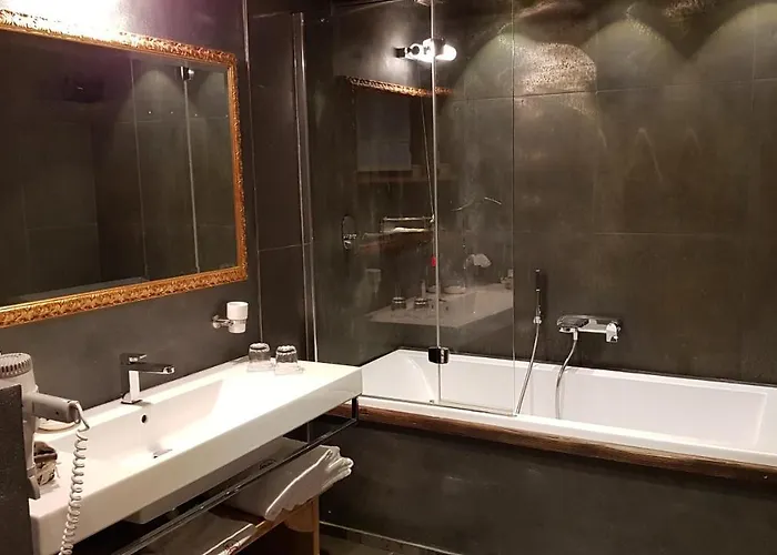 Relais Du Chateau Blanc Hotel 4*